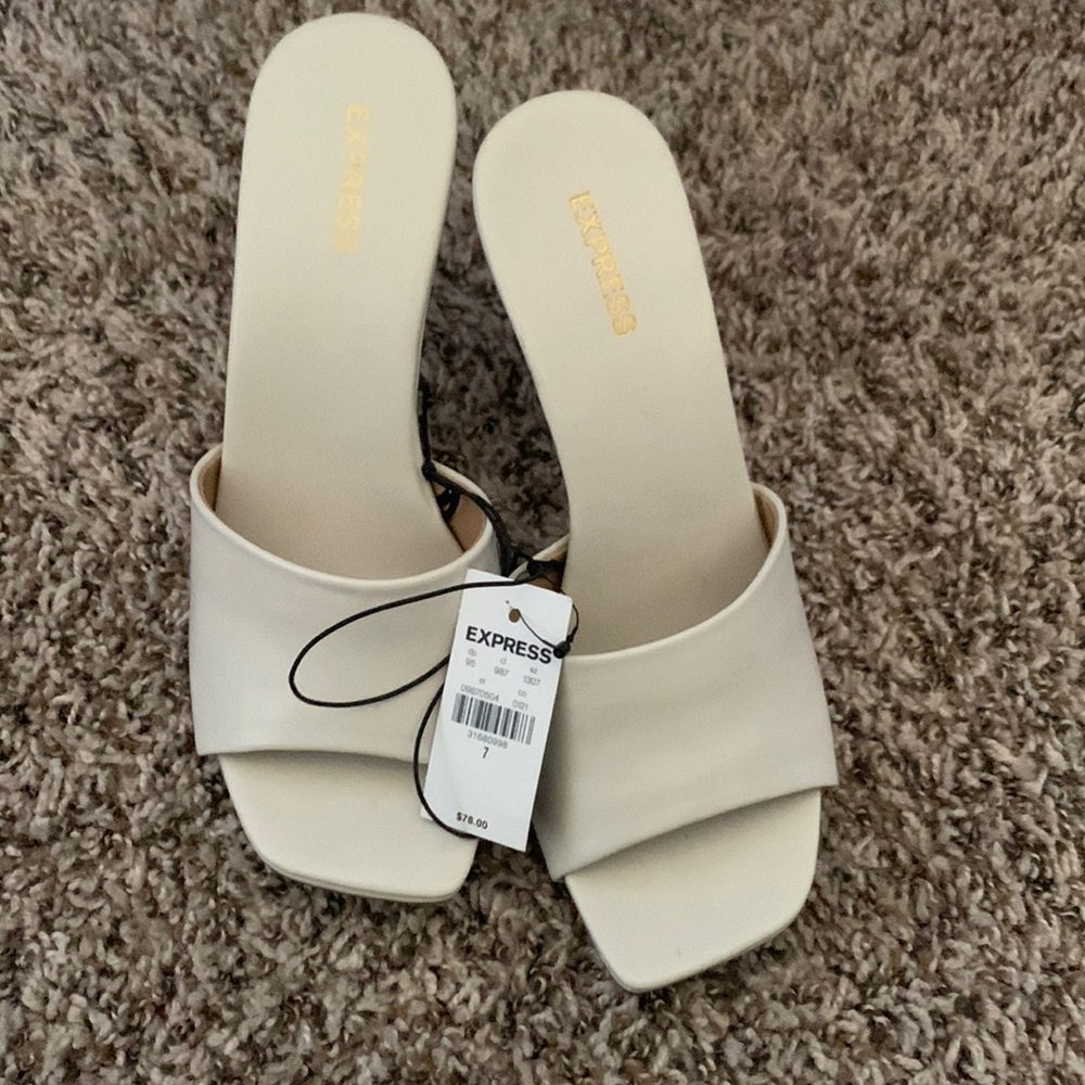 **BRAND NEW WITH TAGS EXPRESS WHITE HEELS